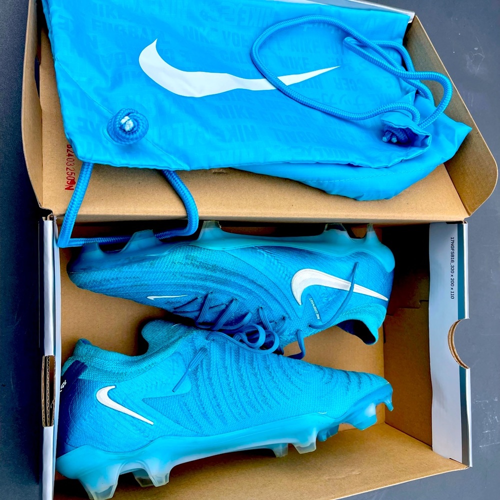 Nike Phantom GX II Elite FG Blue/white 
Soccer Cleats - size 9